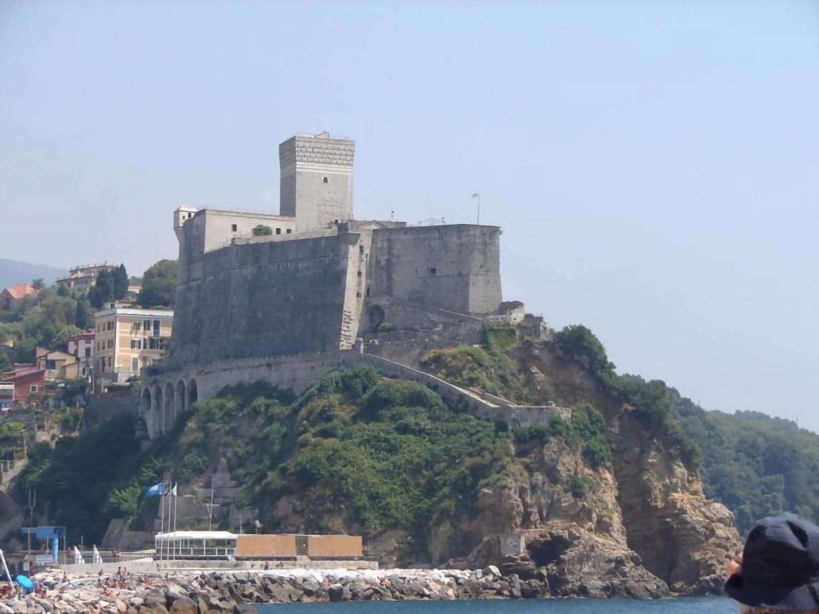 Affittacamere "In Piazzetta Da Vasco" Lerici Exterior photo