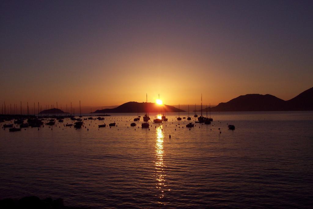 Affittacamere "In Piazzetta Da Vasco" Lerici Exterior photo