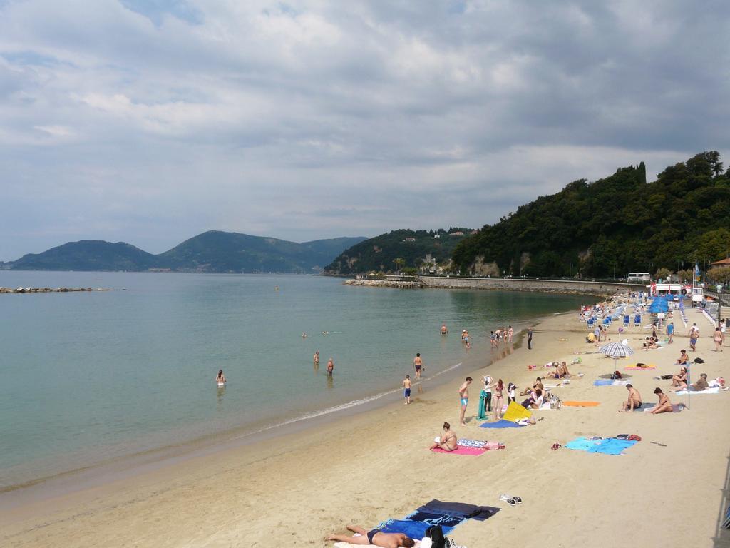 Affittacamere "In Piazzetta Da Vasco" Lerici Exterior photo