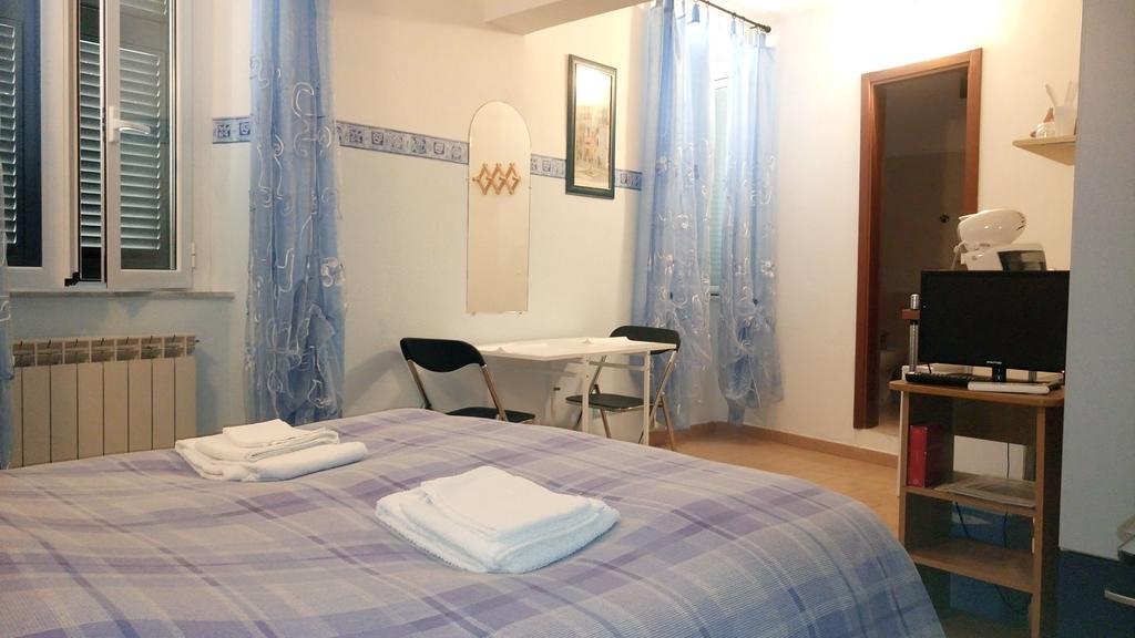 Affittacamere "In Piazzetta Da Vasco" Lerici Exterior photo